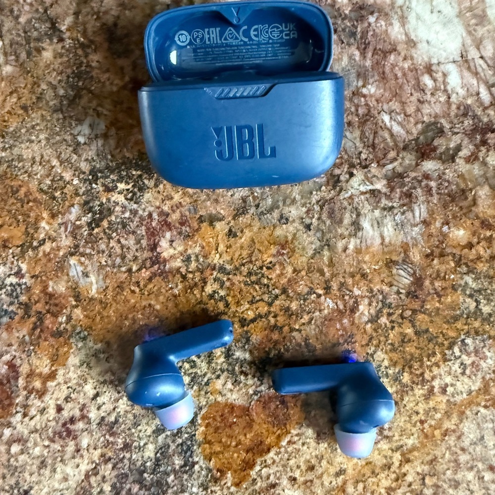 JBL Live Pro 2 (Blue) wireless earbuds